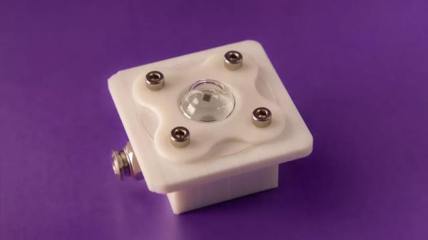 Производитель умных контактных линз привлек $250 млн инвестиций при оценке в $1,35 млрд
